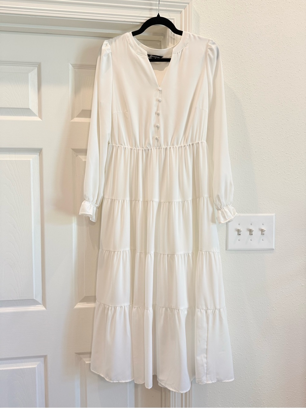 Flowing White Tiered Long-Sleeve Maxi Dress - Picture 1 of 3